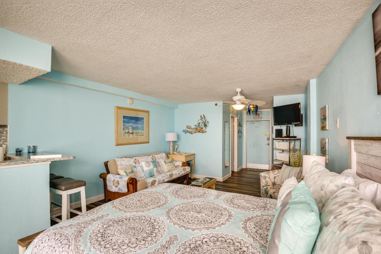 Updated Daytona Beach Oceanfront Studio! Exterior photo
