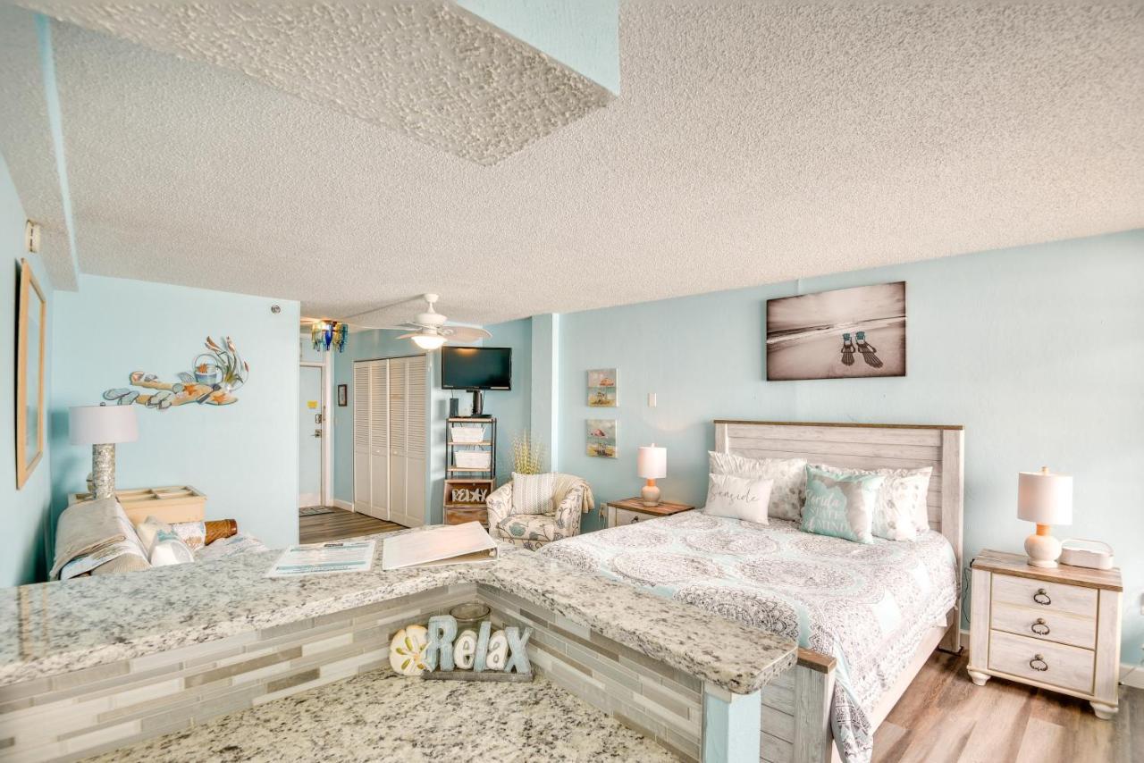 Updated Daytona Beach Oceanfront Studio! Exterior photo
