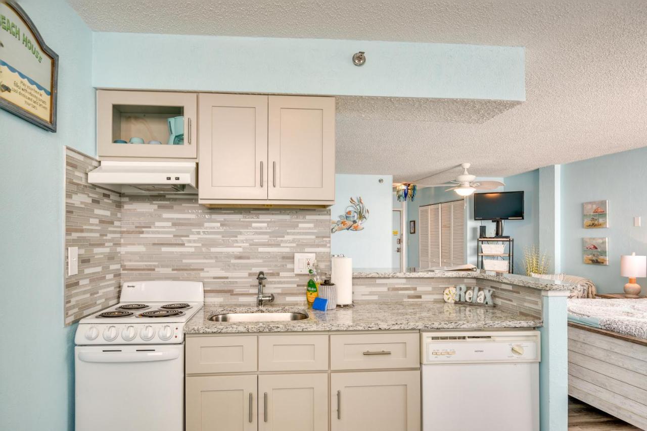 Updated Daytona Beach Oceanfront Studio! Exterior photo
